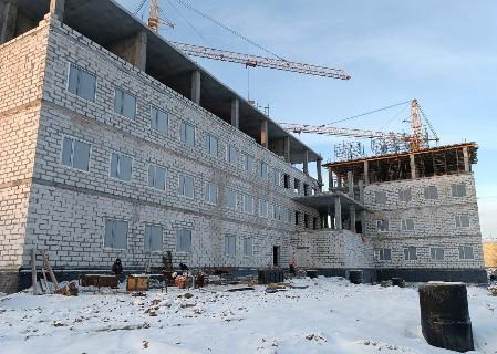 Поликлинику в Пойковском обещают сдать на год раньше Поликлинику в Пойковском обещают сдать на год раньше