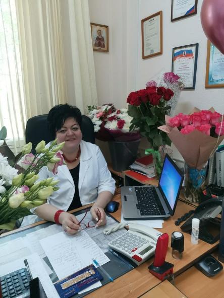 Уважаемая Светлана Валентиновна! Дорогая коллега! Любимый наш доктор! Уважаемая Светлана Валентиновна! Дорогая коллега! Любимый наш доктор!