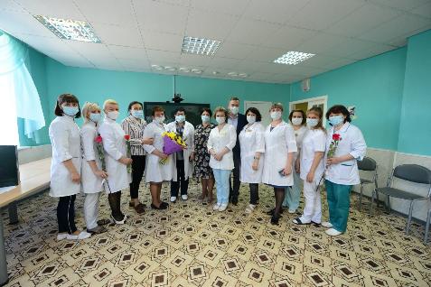 Много добрых слов в адрес медицинских сестер и братьев, акушерок, фельдшеров, лаборантов, рентгенлаборантов - было сказано главным врачом Нефтеюганской районной больницы Ольгой Ноговициной Много добрых слов в адрес медицинских сестер и братьев, акушерок, фельдшеров, лаборантов, рентгенлаборантов - было сказано главным врачом Нефтеюганской районной больницы Ольгой Ноговициной