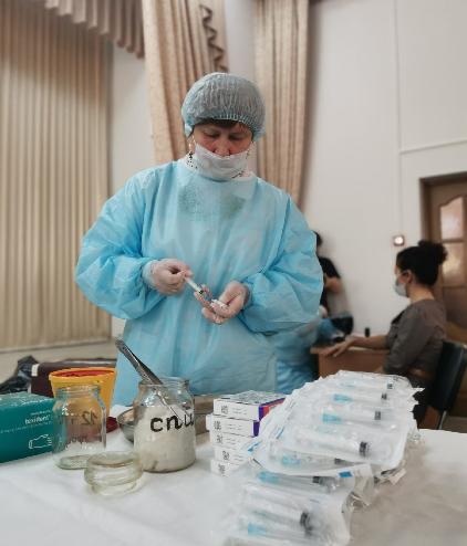 Медицинской сестре процедурного кабинета Сингапайской амбулатории Людмиле Парасич присвоено звание «Заслуженный работник здравоохранения Нефтеюганского района» Медицинской сестре процедурного кабинета Сингапайской амбулатории Людмиле Парасич присвоено звание «Заслуженный работник здравоохранения Нефтеюганского района»
