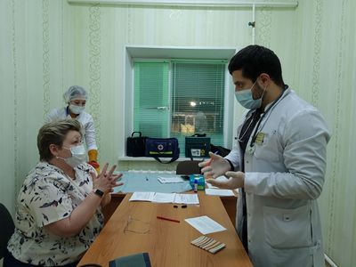 В нерабочие дни в Пойковском привиться можно в поликлинике и выездном пункте В нерабочие дни в Пойковском привиться можно в поликлинике и выездном пункте