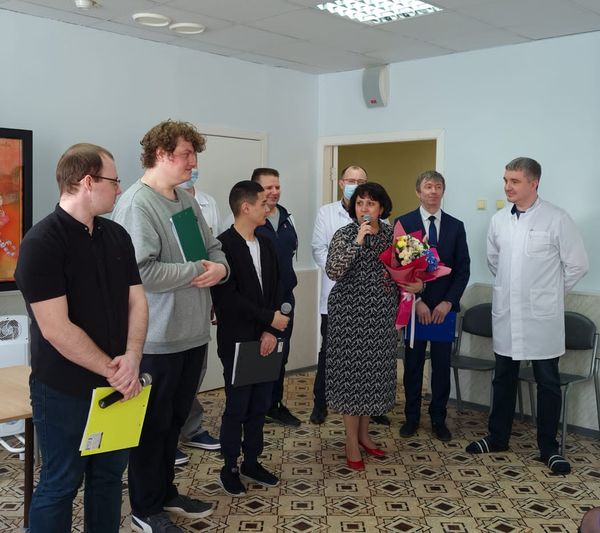Женщины должны быть счастливыми Женщины должны быть счастливыми